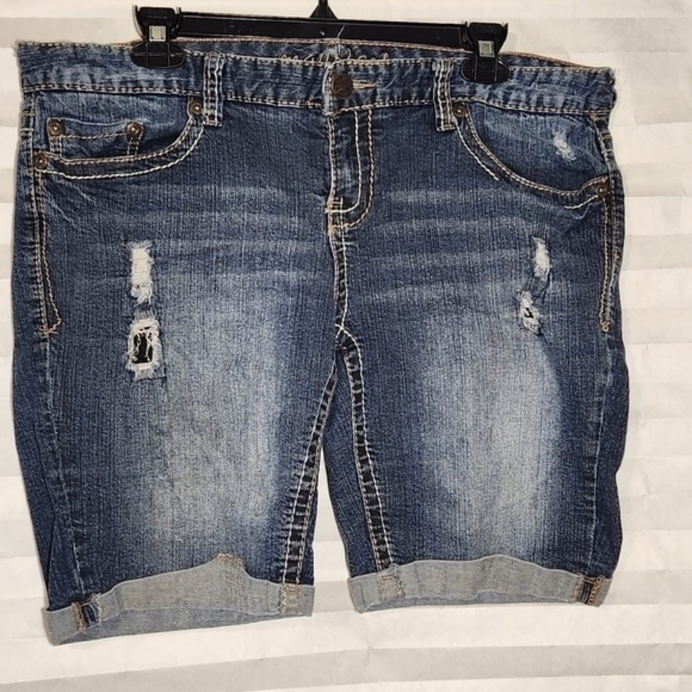 Maurices Distressed Denim Blue Jean Shorts Size‎ 15/16 Cuffed Embroidered Pkts